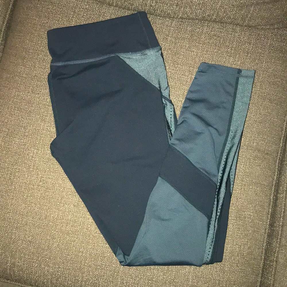 Women’s Fabletics leggings- NWOT